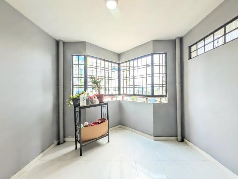25 Teban Gardens Road, 25 Teban Gardens Road, Boon Lay / Jurong / Tuas, 3 Bedrooms, 1,151 sqft, HDB Flat For Sale, by Carina Teo, 500244600 - Balcony - PropertyGuru.com.sg