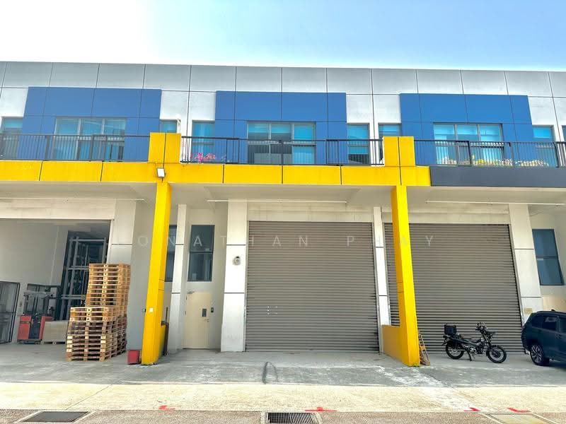 Tradehub 21, 26 Boon Lay Way, Boon Lay / Jurong / Tuas, 3,854 sqft, Light Industrial (B1) For Sale, by Jonathan Phay, 500244609 - Front Exterior - CommercialGuru.com.sg