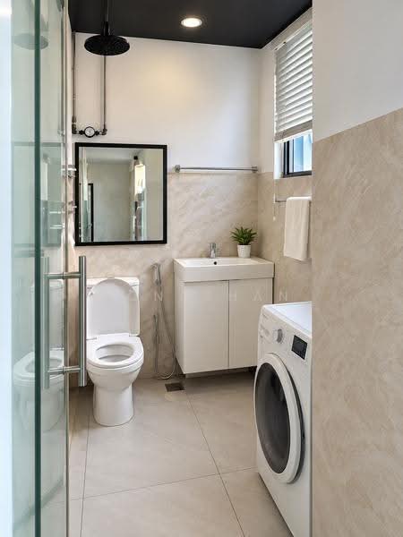 Tradehub 21, 26 Boon Lay Way, Boon Lay / Jurong / Tuas, 3,854 sqft, Light Industrial (B1) For Sale, by Jonathan Phay, 500244609 - Ground Floor Toilet - CommercialGuru.com.sg