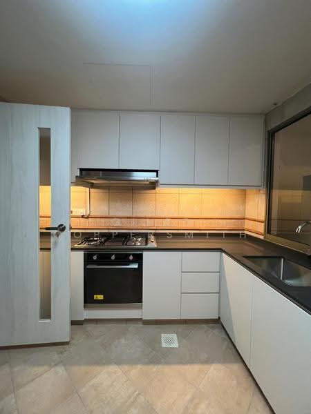 Cavenagh Lodge, 81 Cavenagh Road, Orchard / River Valley, 4 Bedrooms, 1,648 sqft, Apartment For Rent, by Gilad Coppersmith, 500244628 - Kitchen - PropertyGuru.com.sg