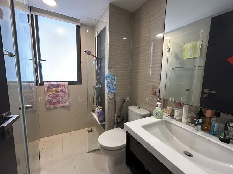 Blossom Residences, 30 Segar Road, 3 Bedrooms, 969 sqft, Executive Condominium For Sale, by Priscillia Wong, 500244649 - Common Bath - PropertyGuru.com.sg