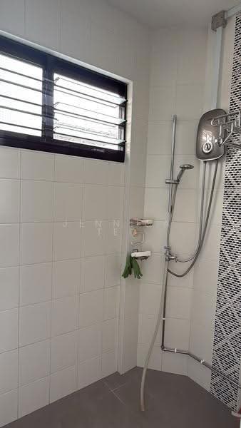 18 Joo Seng Road, 18 Joo Seng Road, 3 Bedrooms, 1,098 sqft, HDB Flat For Sale, by Jennica Teo, 500244665 - Bathroom - PropertyGuru.com.sg
