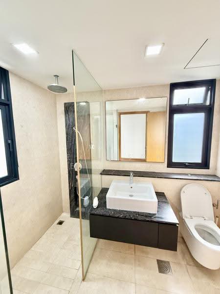 Nin Residence, 83 Pheng Geck Avenue, 2 Bedrooms, 850 sqft, Apartment For Sale, by Kevin Soh Lee Wee 苏立伟, 500244679 - Master Bathroom - PropertyGuru.com.sg