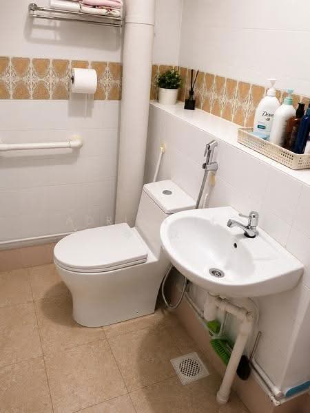 829 Jurong West Street 81, 829 Jurong West Street 81, Room Rental, 150 sqft, HDB Flat For Rent, by Adrian Lee 李俊汶, 500244716 - Bathroom - PropertyGuru.com.sg