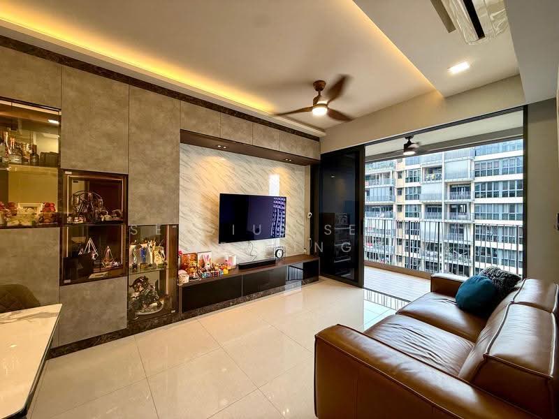 Hundred Palms Residences, 270 Yio Chu Kang Road, 3 Bedrooms, 915 sqft, Condominium For Sale, by Sergius Seah Weiming, 500244722 - Living Room - PropertyGuru.com.sg