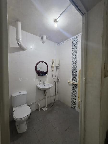 113 Pending Road, 113 Pending Road, 2 Bedrooms, 796 sqft, HDB Flat For Rent, by Cynthia Kok, 500244726 - Bathroom - PropertyGuru.com.sg