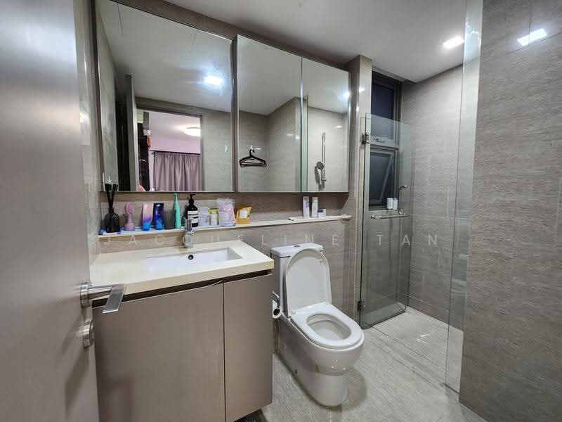 Waterwoods, Punggol Field Walk, Hougang / Punggol / Sengkang, 2 Bedrooms, 807 sqft, Condominium For Sale, by Jacqueline Tan, 500244745 - Bathroom - PropertyGuru.com.sg