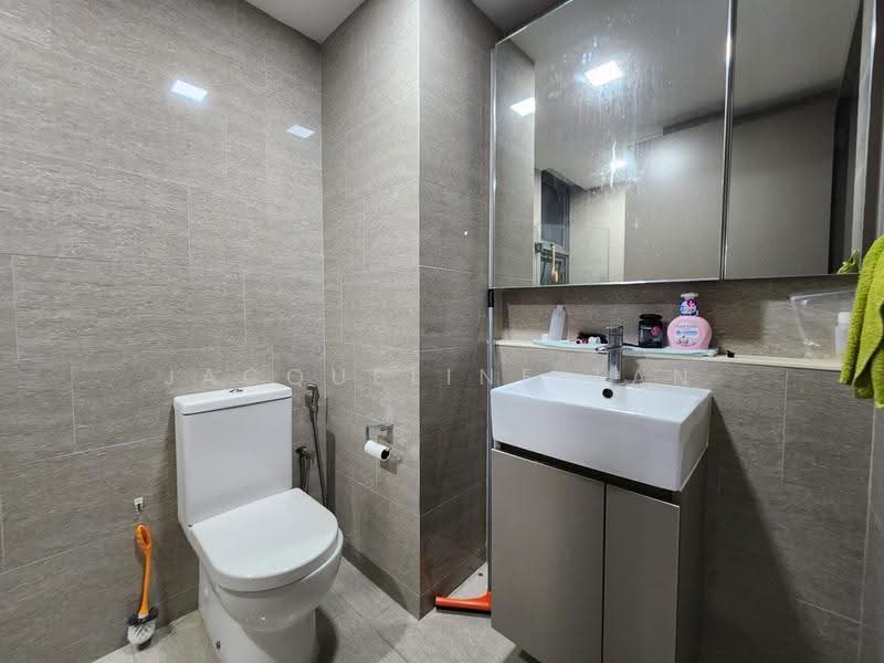 Waterwoods, Punggol Field Walk, Hougang / Punggol / Sengkang, 2 Bedrooms, 807 sqft, Condominium For Sale, by Jacqueline Tan, 500244745 - Bathroom - PropertyGuru.com.sg