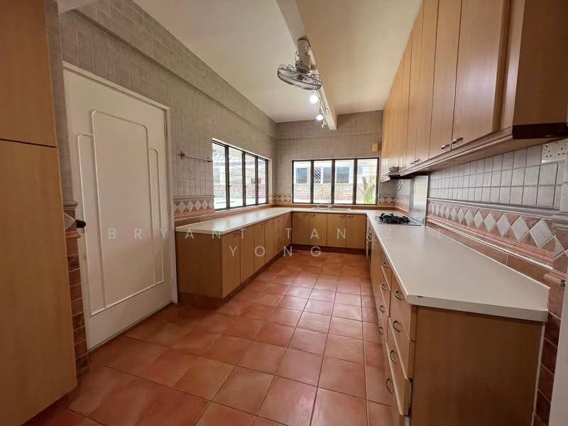 Jalan Lim Tai See, Tanglin / Holland / Bukit Timah, 5 Bedrooms, 6,000 sqft, Bungalow House For Rent, by Bryant Tan Zhi Yong, 500244756 - Kitchen - PropertyGuru.com.sg