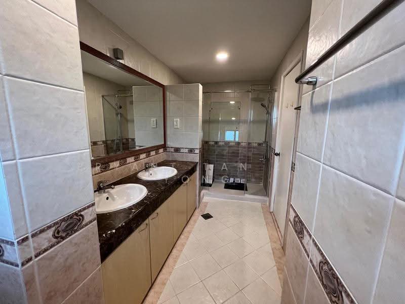 Jalan Lim Tai See, Tanglin / Holland / Bukit Timah, 5 Bedrooms, 6,000 sqft, Bungalow House For Rent, by Bryant Tan Zhi Yong, 500244756 - Bathroom - PropertyGuru.com.sg