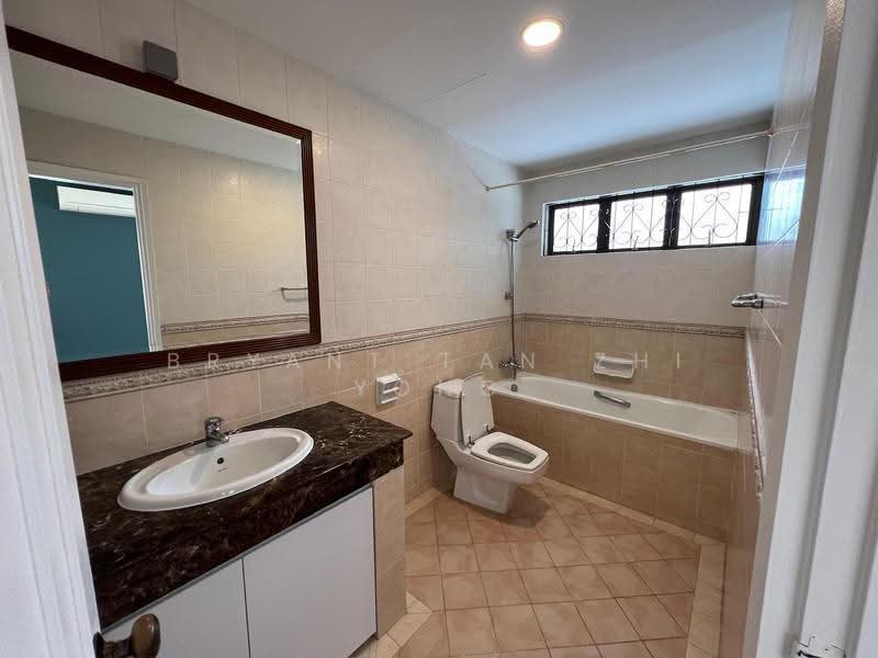 Jalan Lim Tai See, Tanglin / Holland / Bukit Timah, 5 Bedrooms, 6,000 sqft, Bungalow House For Rent, by Bryant Tan Zhi Yong, 500244756 - Bathroom - PropertyGuru.com.sg