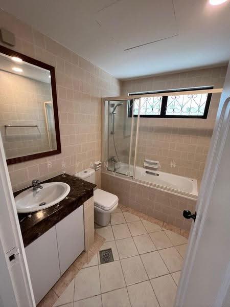Jalan Lim Tai See, Tanglin / Holland / Bukit Timah, 5 Bedrooms, 6,000 sqft, Bungalow House For Rent, by Bryant Tan Zhi Yong, 500244756 - Bathroom - PropertyGuru.com.sg