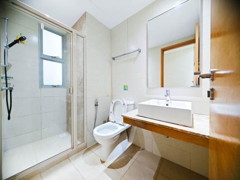 The Lakeshore, 31 Jurong West Street 41, Room Rental, 168 sqft, Condominium For Rent, by Mandy Hsieh, 500244769 - Bathroom - PropertyGuru.com.sg