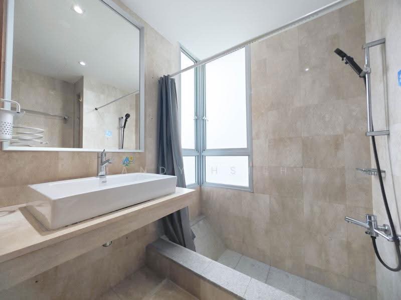 The Lakeshore, 31 Jurong West Street 41, Room Rental, 168 sqft, Condominium For Rent, by Mandy Hsieh, 500244769 - Bathroom - PropertyGuru.com.sg