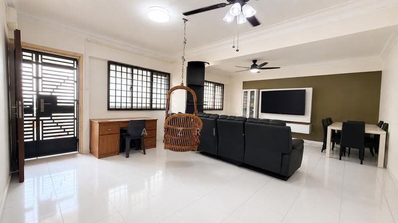404 Choa Chu Kang Avenue 3, 404 Choa Chu Kang Avenue 3, 3 Bedrooms, 1,012 sqft, HDB Flat For Sale, by Aszri ., 500244794 - Living Room - PropertyGuru.com.sg