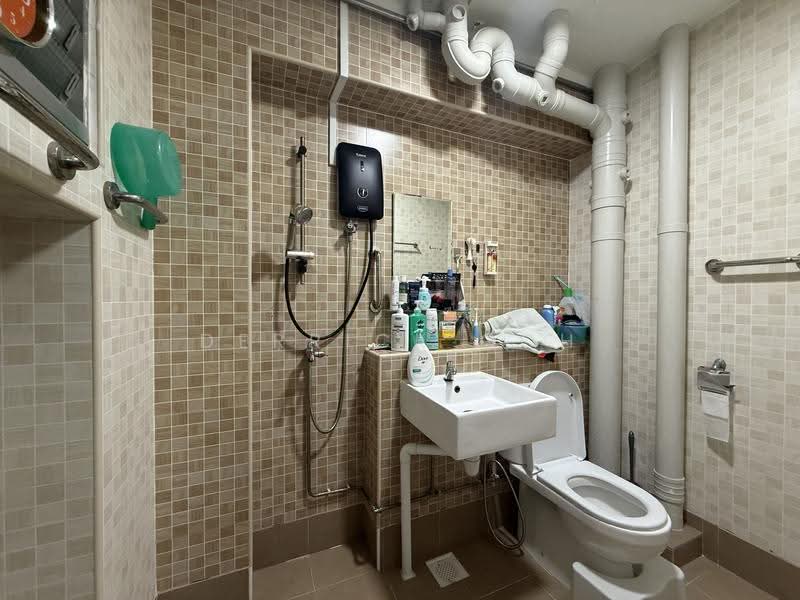 842 Jurong West Street 81, 842 Jurong West Street 81, 4 Bedrooms, 1,582 sqft, HDB Flat For Sale, by Derrick Goh, 500244798 - Bathroom - PropertyGuru.com.sg