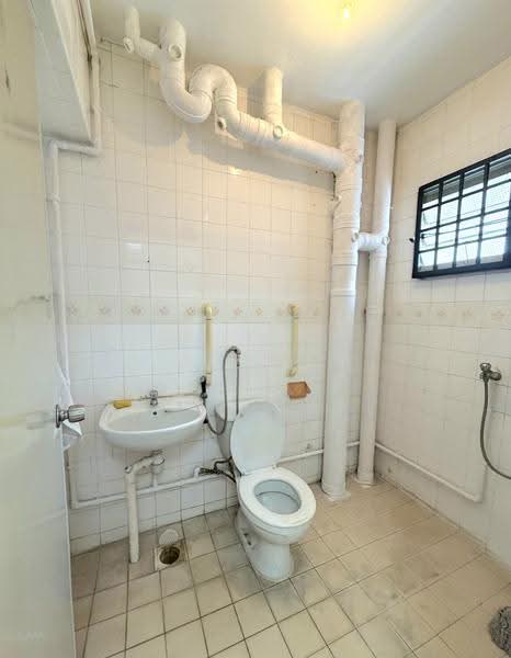 479 Sembawang Drive, 479 Sembawang Drive, 3 Bedrooms, 926 sqft, HDB Flat For Sale, by Gina Lee, 500244799 - Bathroom - PropertyGuru.com.sg