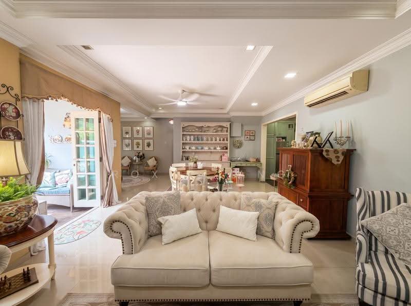 Cheap Sembawang 999 Year Terrace 3 mins walk to mall, Sembawang Road, Jalan Salang, Sembawang Walk, Jalan Kemuning, Jalan Jeruju, Jalan Serengam, Sembawang / Yishun, 4 Bedrooms, 2,700 sqft, Terraced House For Sale, by Roxine Ang, 500244838 - Living Room - PropertyGuru.com.sg