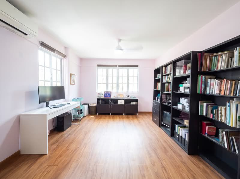 Cheap Sembawang 999 Year Terrace 3 mins walk to mall, Sembawang Road, Jalan Salang, Sembawang Walk, Jalan Kemuning, Jalan Jeruju, Jalan Serengam, Sembawang / Yishun, 4 Bedrooms, 2,700 sqft, Terraced House For Sale, by Roxine Ang, 500244838 - Study - PropertyGuru.com.sg