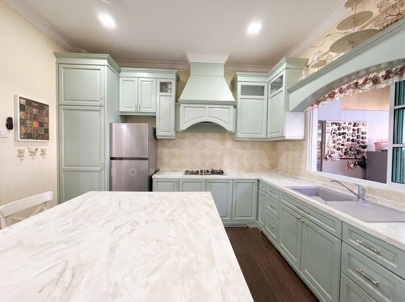 Cheap Sembawang 999 Year Terrace 3 mins walk to mall, Sembawang Road, Jalan Salang, Sembawang Walk, Jalan Kemuning, Jalan Jeruju, Jalan Serengam, Sembawang / Yishun, 4 Bedrooms, 2,700 sqft, Terraced House For Sale, by Roxine Ang, 500244838 - Kitchen - PropertyGuru.com.sg