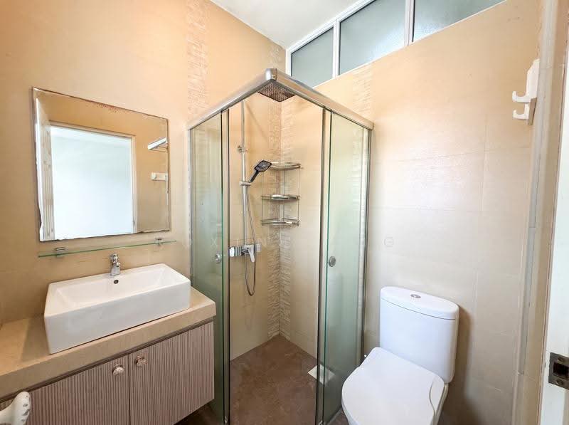 Cheap Sembawang 999 Year Terrace 3 mins walk to mall, Sembawang Road, Jalan Salang, Sembawang Walk, Jalan Kemuning, Jalan Jeruju, Jalan Serengam, Sembawang / Yishun, 4 Bedrooms, 2,700 sqft, Terraced House For Sale, by Roxine Ang, 500244838 - Bathroom - PropertyGuru.com.sg