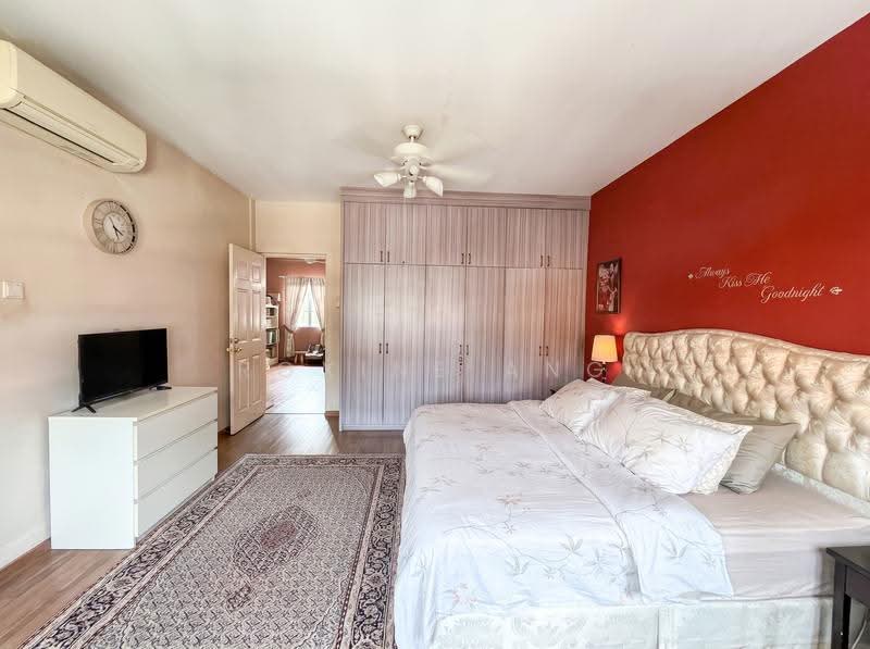 Cheap Sembawang 999 Year Terrace 3 mins walk to mall, Sembawang Road, Jalan Salang, Sembawang Walk, Jalan Kemuning, Jalan Jeruju, Jalan Serengam, Sembawang / Yishun, 4 Bedrooms, 2,700 sqft, Terraced House For Sale, by Roxine Ang, 500244838 - Bedroom - PropertyGuru.com.sg