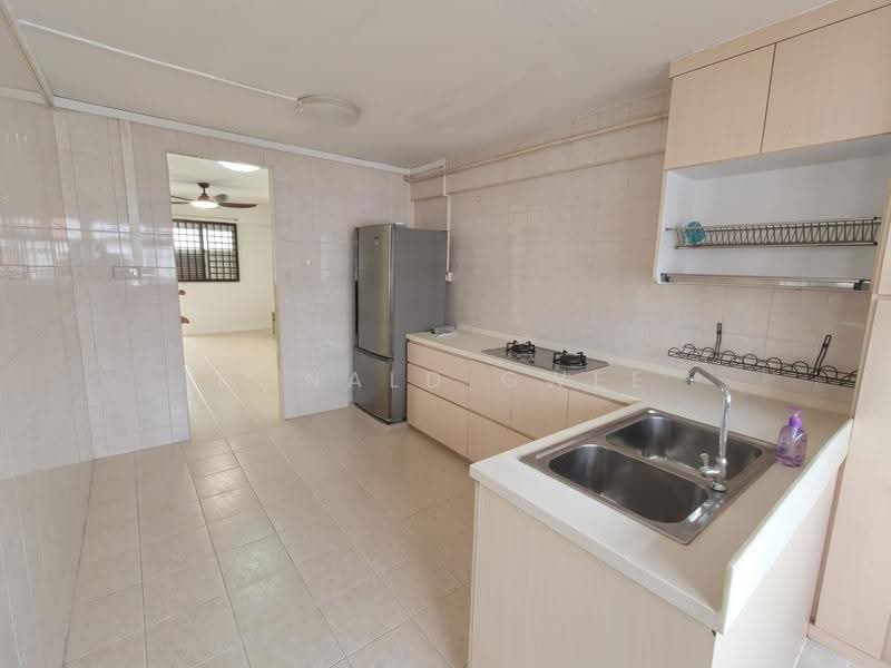 204 Tampines Street 21, 204 Tampines Street 21, 2 Bedrooms, 646 sqft, HDB Flat For Sale, by Donald Gwee, 500244842 - Kitchen - PropertyGuru.com.sg