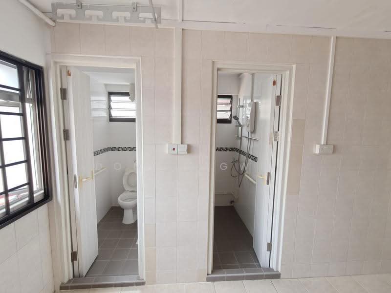 204 Tampines Street 21, 204 Tampines Street 21, 2 Bedrooms, 646 sqft, HDB Flat For Sale, by Donald Gwee, 500244842 - Bathroom - PropertyGuru.com.sg