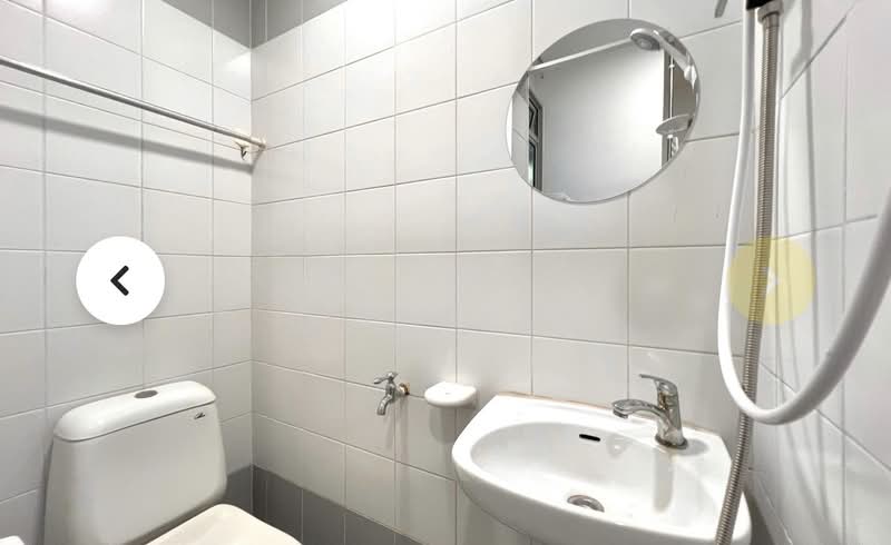 Lakeholmz, 86 Corporation Road, Room Rental, 100 sqft, Condominium For Rent, by Leen Yap, 500244867 - Bathroom - PropertyGuru.com.sg