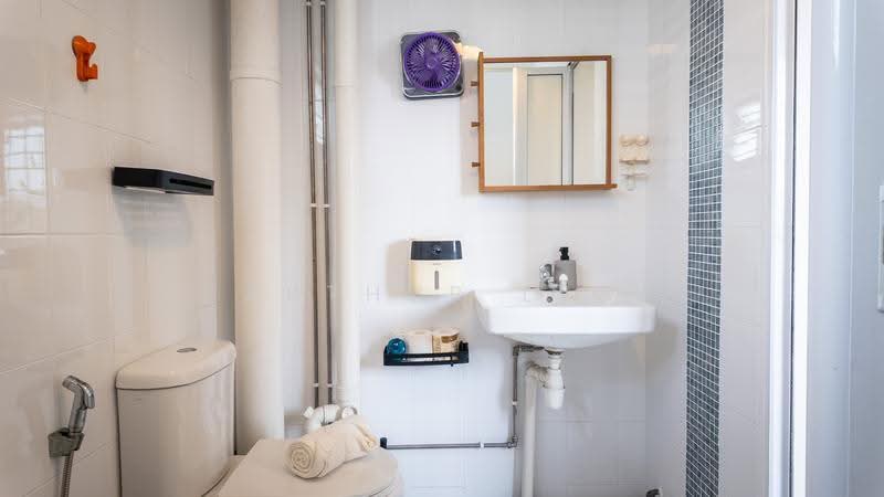 143 Tampines Street 12, 143 Tampines Street 12, 3 Bedrooms, 1,442 sqft, HDB Flat For Sale, by Arthur Lim, 500244868 - Master Bathroom - PropertyGuru.com.sg