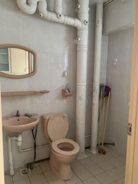 120 Kim Tian Place, 120 Kim Tian Place, 3 Bedrooms, 1,076 sqft, HDB Flat For Rent, by Mark Lim, 500244882 - Bathroom - PropertyGuru.com.sg