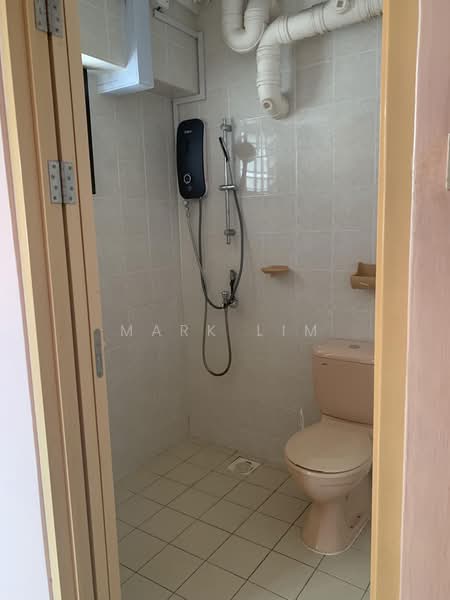 120 Kim Tian Place, 120 Kim Tian Place, 3 Bedrooms, 1,076 sqft, HDB Flat For Rent, by Mark Lim, 500244882 - Bathroom - PropertyGuru.com.sg