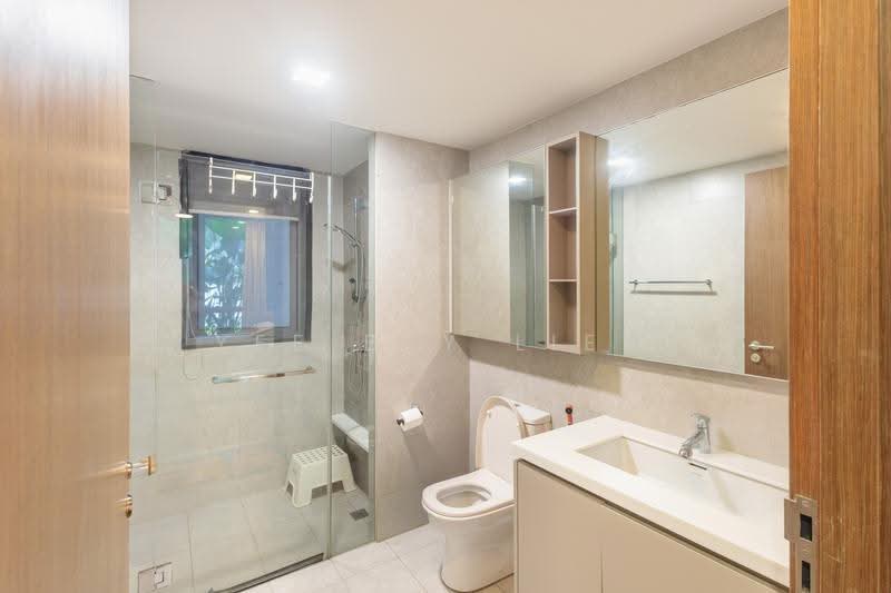 The Visionaire, 188 Canberra Drive, 3 Bedrooms, 980 sqft, Condominium For Sale, by Yee Bey Liew, 500244883 - Master Bathroom - PropertyGuru.com.sg