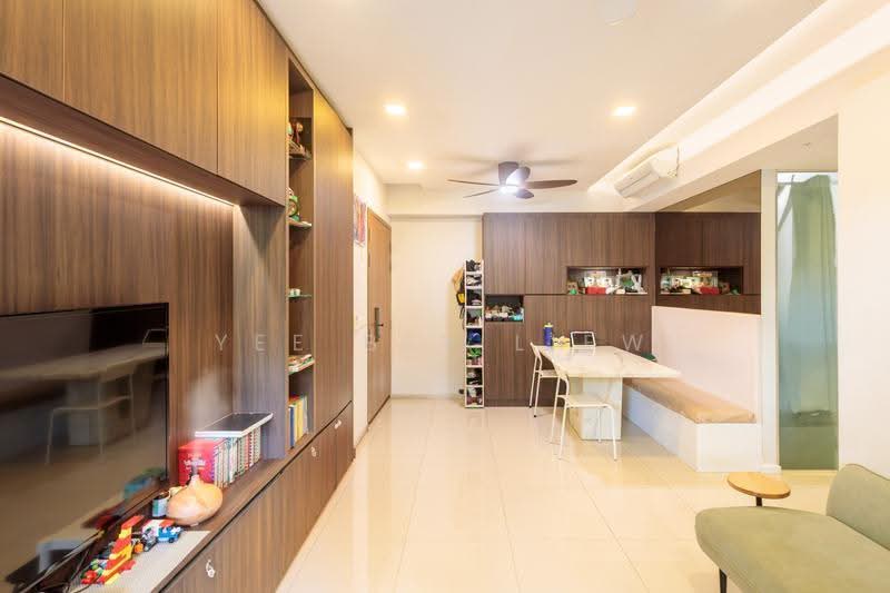 The Visionaire, 188 Canberra Drive, 3 Bedrooms, 980 sqft, Condominium For Sale, by Yee Bey Liew, 500244883 - Living Room - PropertyGuru.com.sg