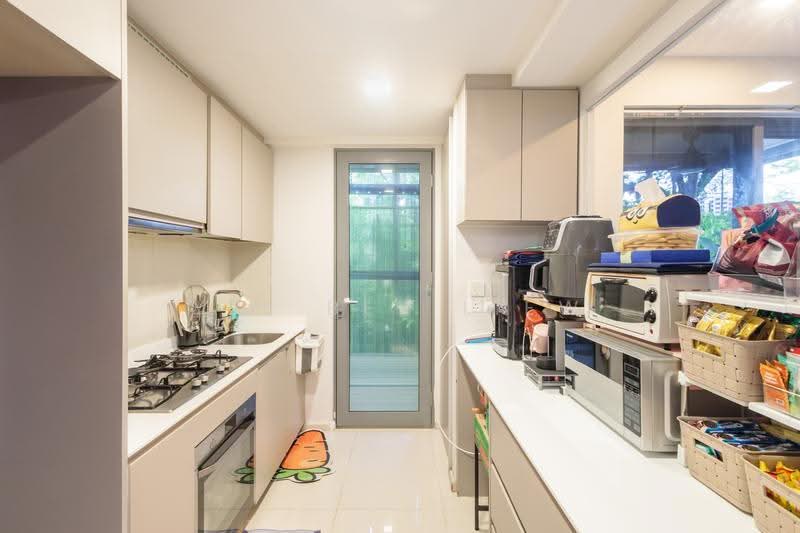 The Visionaire, 188 Canberra Drive, 3 Bedrooms, 980 sqft, Condominium For Sale, by Yee Bey Liew, 500244883 - Kitchen - PropertyGuru.com.sg