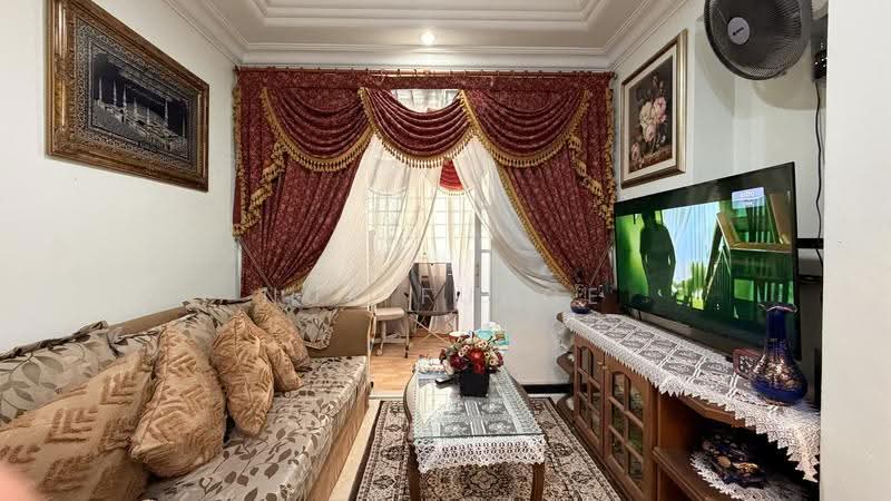 370 Woodlands Avenue 1, 370 Woodlands Avenue 1, 3 Bedrooms, 1,323 sqft, HDB Flat For Sale, by Nur Fudge, 500244889 - Living Room - PropertyGuru.com.sg