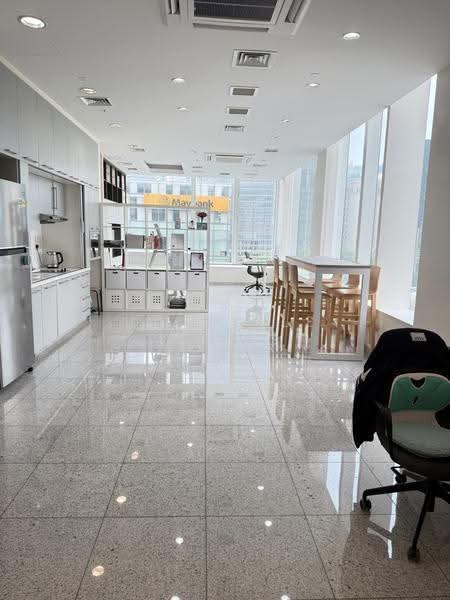 The Central, 12 Eu Tong Sen Street, Boat Quay / Raffles Place / Marina, 743 sqft, Office For Rent, by Michelle Leong, 500244892 - Interior - CommercialGuru.com.sg