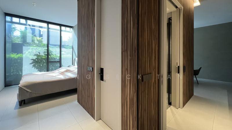 Petit Jervois, 33 Jervois Road, 2 Bedrooms, 818 sqft, Condominium For Rent, by Thong Seck Tan, 500244904 - Master Bedroom - PropertyGuru.com.sg