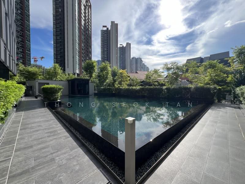 Petit Jervois, 33 Jervois Road, 2 Bedrooms, 818 sqft, Condominium For Rent, by Thong Seck Tan, 500244904 - Swimming Pool - PropertyGuru.com.sg