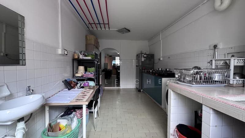 229 Bukit Batok East Avenue 3, 229 Bukit Batok East Avenue 3, Dairy Farm / Bukit Panjang / Choa Chu Kang, 2 Bedrooms, 721 sqft, HDB Flat For Sale, by Joelle Chew, 500244915 - Kitchen (Original) - PropertyGuru.com.sg