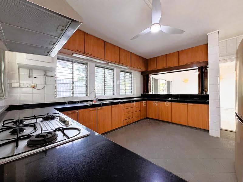 ★ 𝗟𝗮𝗻𝗱𝗲𝗱 𝗘𝘅𝗰𝗲𝗹𝗹𝗲𝗻𝗰𝗲 ★ RARE ELEVATED 8,336 SQFT DETACHED LAND FOR REBUILD IN D10, Jalan Jelita | Holland Grove | Mount Sinai Drive, 6 Bedrooms, 4,000 sqft, Detached House For Sale, by Andy Cheng, 500244931 - Kitchen - PropertyGuru.com.sg