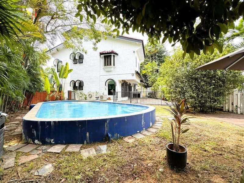 ★ 𝗟𝗮𝗻𝗱𝗲𝗱 𝗘𝘅𝗰𝗲𝗹𝗹𝗲𝗻𝗰𝗲 ★ RARE ELEVATED 8,336 SQFT DETACHED LAND FOR REBUILD IN D10, Jalan Jelita | Holland Grove | Mount Sinai Drive, 6 Bedrooms, 4,000 sqft, Detached House For Sale, by Andy Cheng, 500244931 - Exterior - PropertyGuru.com.sg
