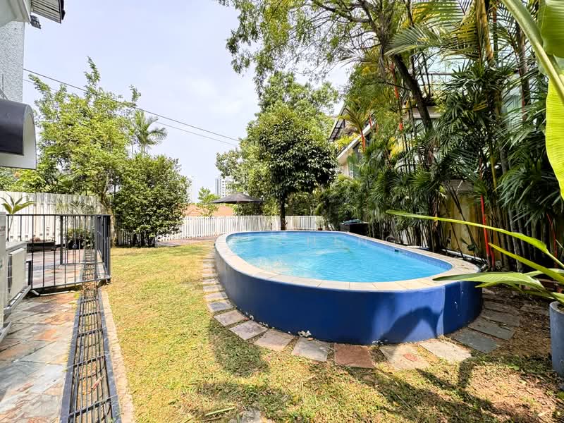 ★ 𝗟𝗮𝗻𝗱𝗲𝗱 𝗘𝘅𝗰𝗲𝗹𝗹𝗲𝗻𝗰𝗲 ★ RARE ELEVATED 8,336 SQFT DETACHED LAND FOR REBUILD IN D10, Jalan Jelita | Holland Grove | Mount Sinai Drive, 6 Bedrooms, 4,000 sqft, Detached House For Sale, by Andy Cheng, 500244931 - Garden - PropertyGuru.com.sg
