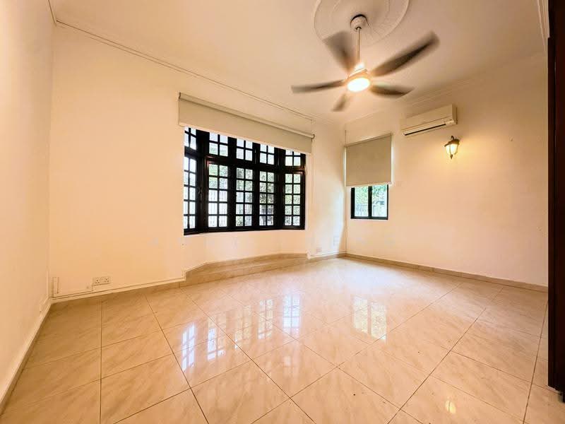 ★ 𝗟𝗮𝗻𝗱𝗲𝗱 𝗘𝘅𝗰𝗲𝗹𝗹𝗲𝗻𝗰𝗲 ★ RARE ELEVATED 8,336 SQFT DETACHED LAND FOR REBUILD IN D10, Jalan Jelita | Holland Grove | Mount Sinai Drive, 6 Bedrooms, 4,000 sqft, Detached House For Sale, by Andy Cheng, 500244931 - Interior - PropertyGuru.com.sg