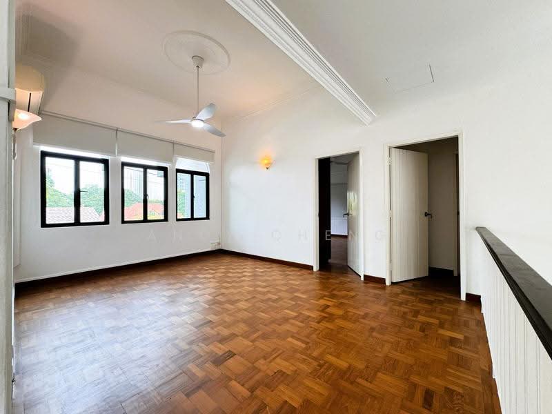 ★ 𝗟𝗮𝗻𝗱𝗲𝗱 𝗘𝘅𝗰𝗲𝗹𝗹𝗲𝗻𝗰𝗲 ★ RARE ELEVATED 8,336 SQFT DETACHED LAND FOR REBUILD IN D10, Jalan Jelita | Holland Grove | Mount Sinai Drive, 6 Bedrooms, 4,000 sqft, Detached House For Sale, by Andy Cheng, 500244931 - Interior - PropertyGuru.com.sg