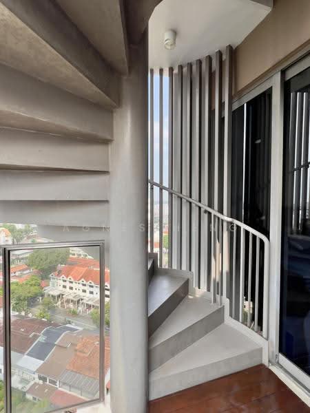 Kovan Regency, 2 Kovan Rise, 2 Bedrooms, 990 sqft, Condominium For Sale, by Agnes Heng, 500244936 - Spiral Stairway - PropertyGuru.com.sg