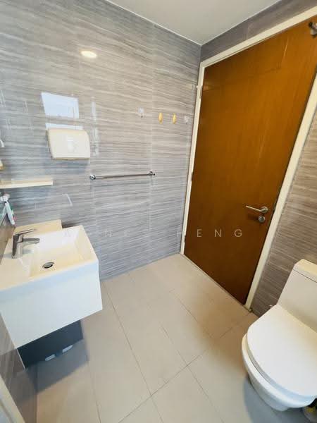 Kovan Regency, 2 Kovan Rise, 2 Bedrooms, 990 sqft, Condominium For Sale, by Agnes Heng, 500244936 - Bathroom - PropertyGuru.com.sg