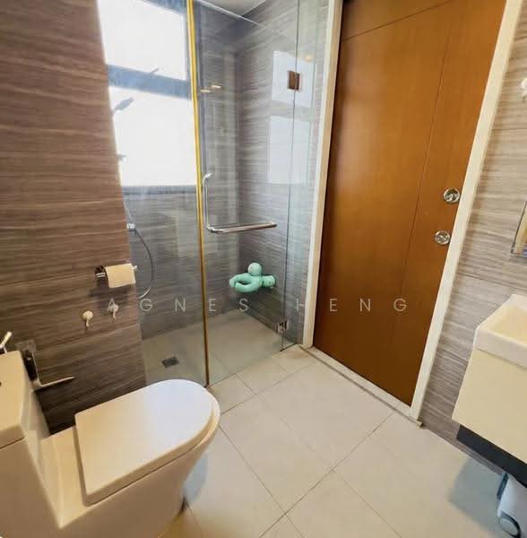 Kovan Regency, 2 Kovan Rise, 2 Bedrooms, 990 sqft, Condominium For Sale, by Agnes Heng, 500244936 - Bathroom - PropertyGuru.com.sg