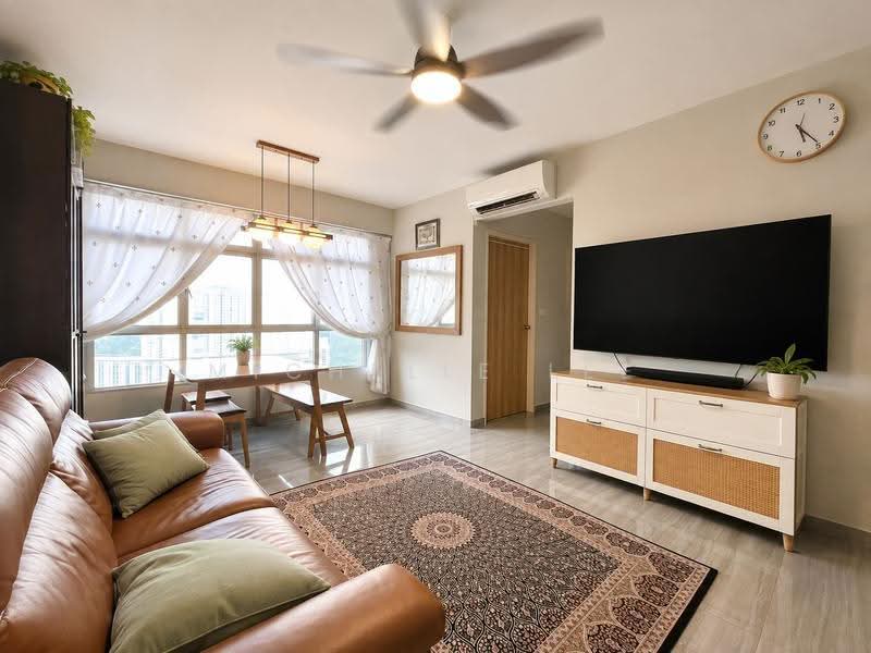 377 Bukit Batok Street 31, 377 Bukit Batok Street 31, 2 Bedrooms, 721 sqft, HDB Flat For Sale, by Michelle Lee, 500244944 - Living Room - PropertyGuru.com.sg