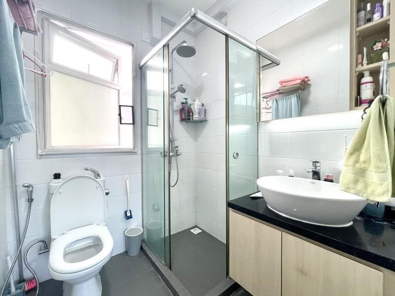 377 Bukit Batok Street 31, 377 Bukit Batok Street 31, 2 Bedrooms, 721 sqft, HDB Flat For Sale, by Michelle Lee, 500244944 - Bathroom - PropertyGuru.com.sg